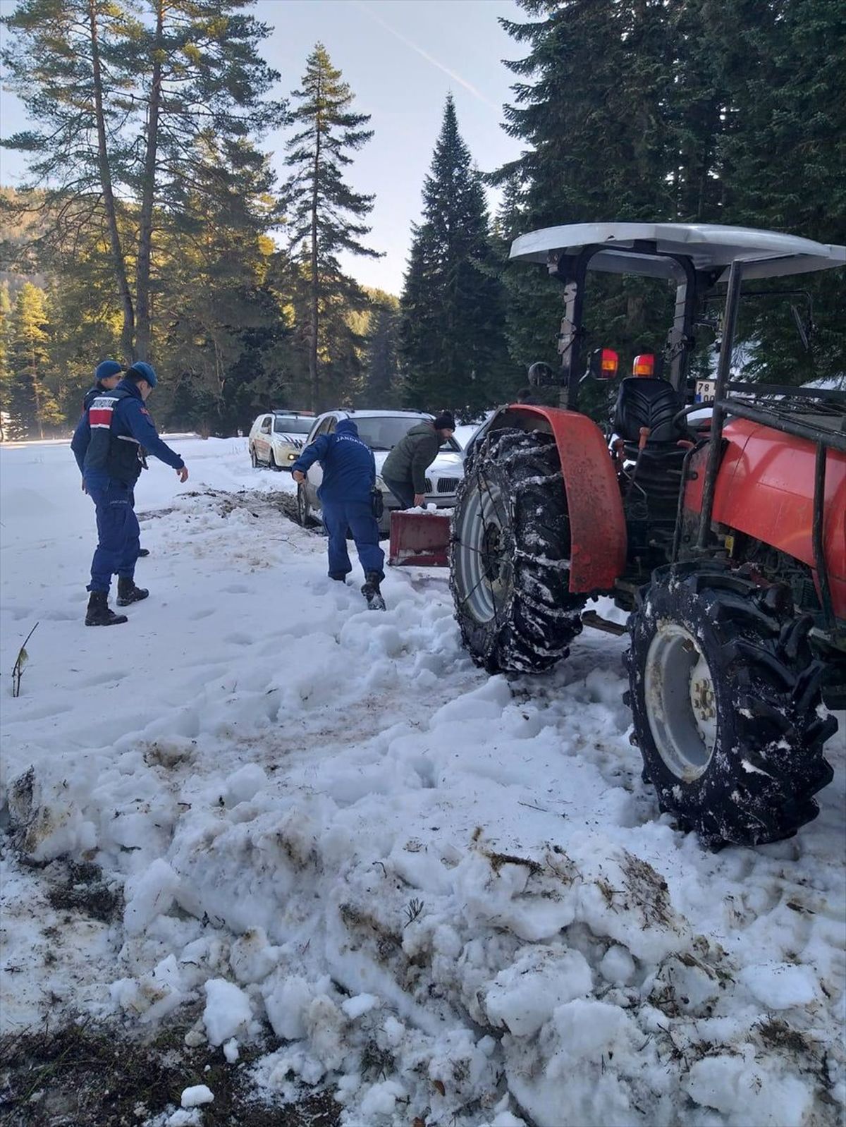 Bartın Uluyayla\'da Mahsur Kalan 3 Kişi Kurtarıldı