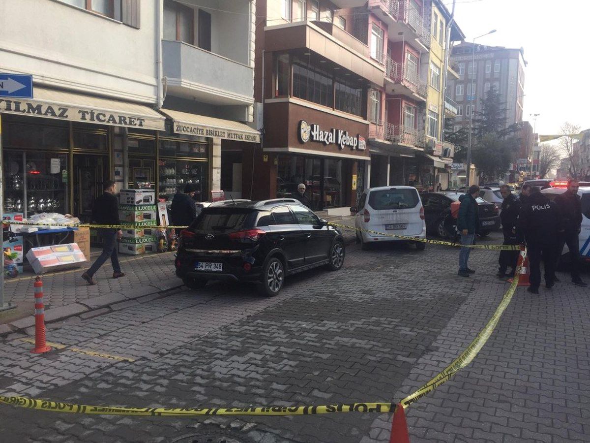 Belediye Binası Önünde Silah Sesleri Paniğe Neden Oldu