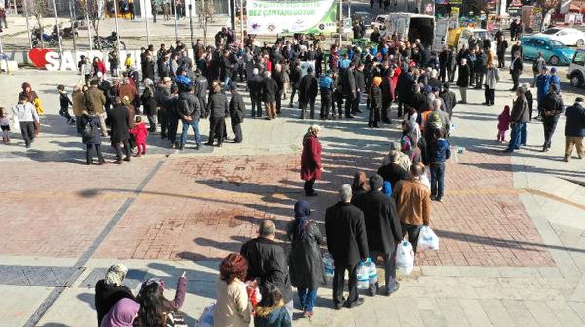 Bez Çanta Kampanyasında 20 Dakika 11 Bin Plastik Şişe Toplandı