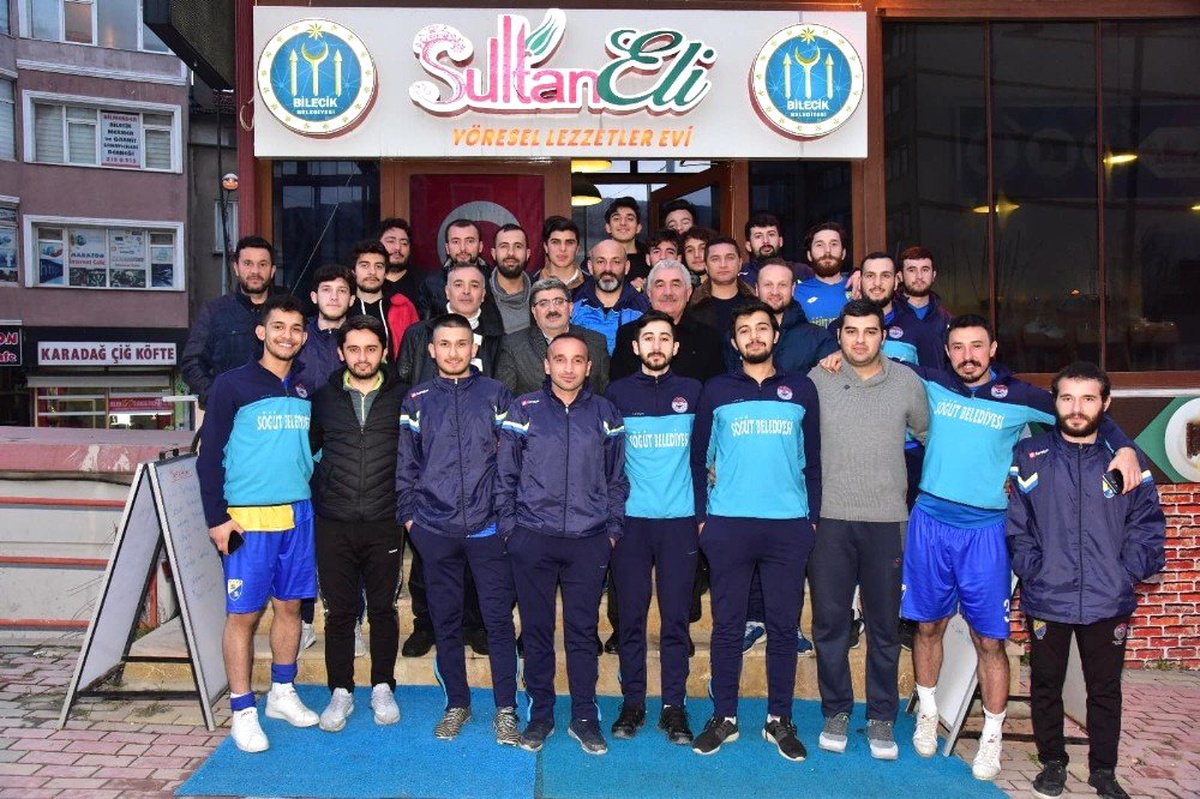 Bilecikli ve Söğütlü Futbolcular Dostluk Yemeğinde Buluştu
