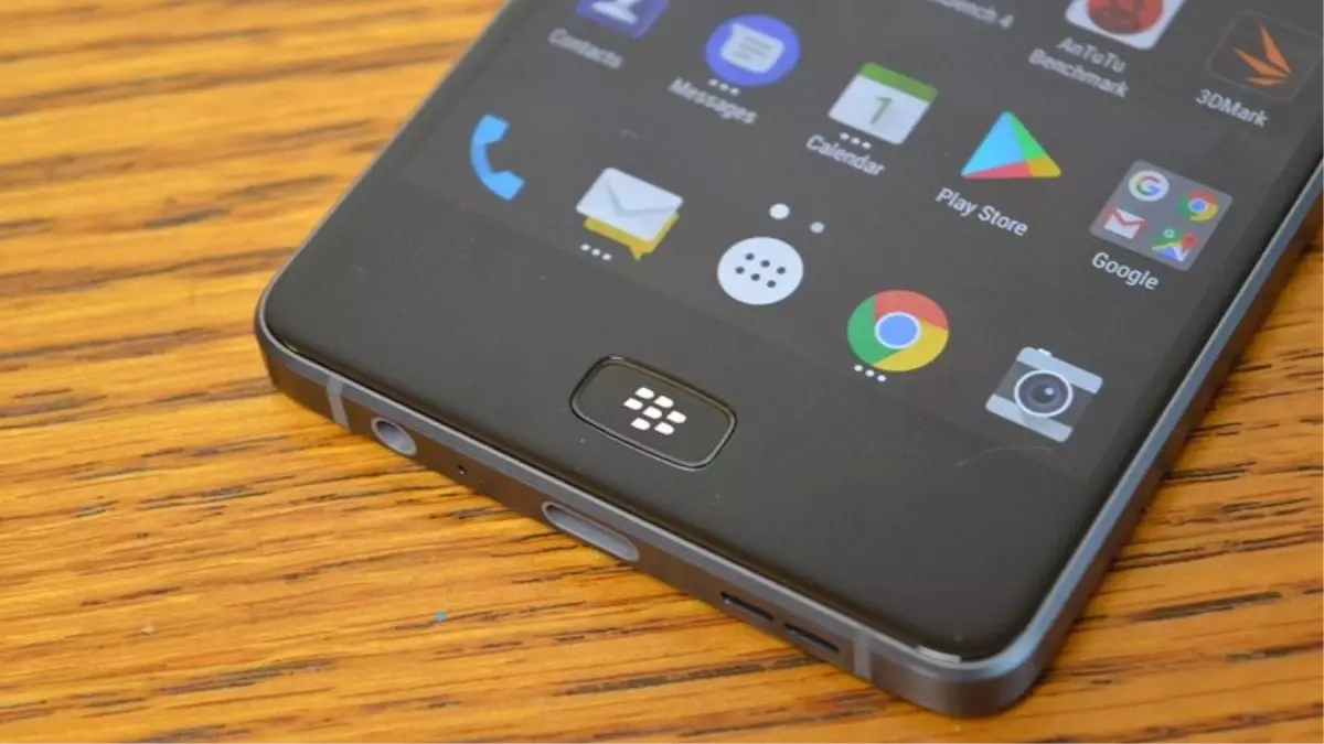 Blackberry Markalı Yeni Bir Akıllı Telefon Geliyor