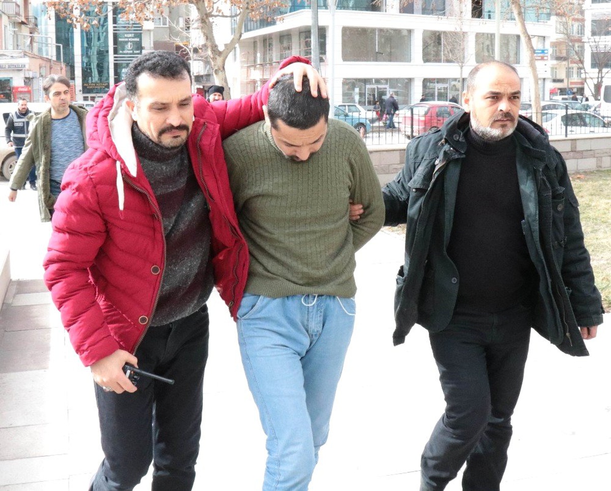 Boğazı Kesilmiş Halde Bulunan Afgan Kadını Kocası Öldürmüş
