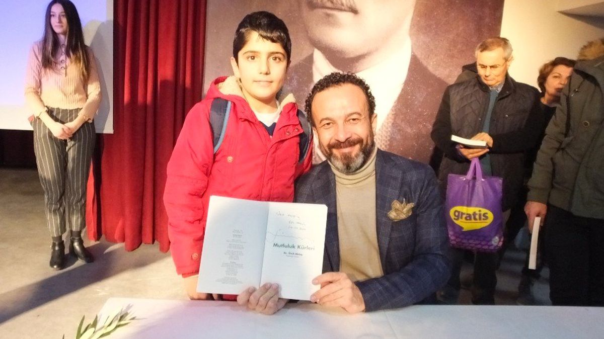 Burhaniye\'de Dr. Ümit Aktaş\'a Adaş Sürprizi