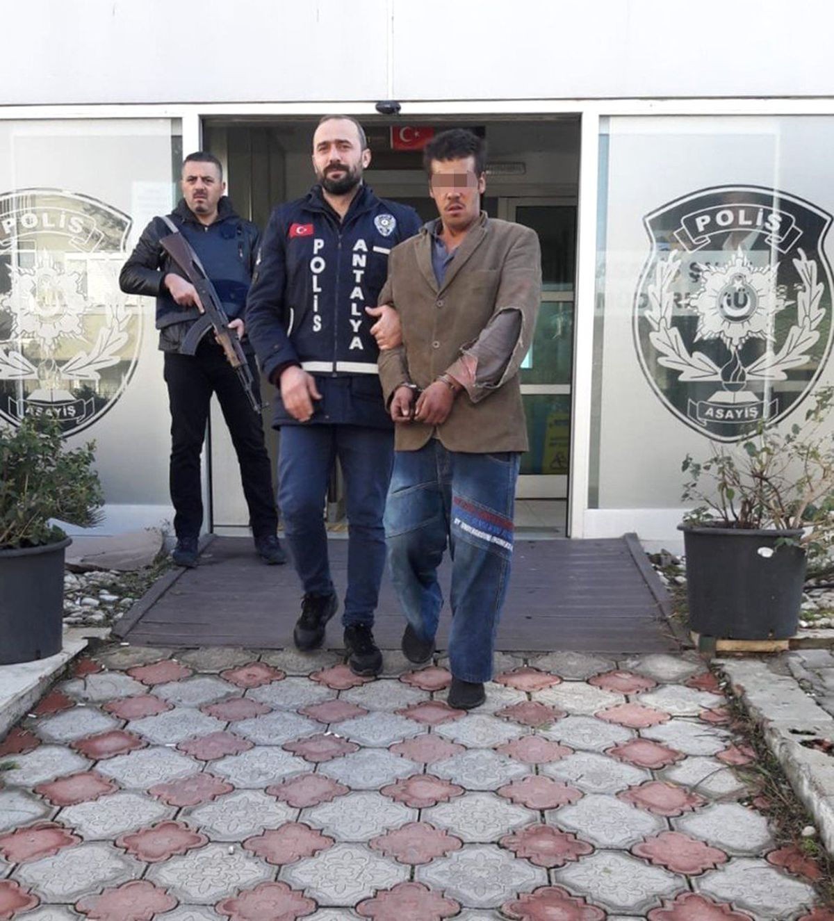 Çaldığı Aküyle Beraber Yakalandı