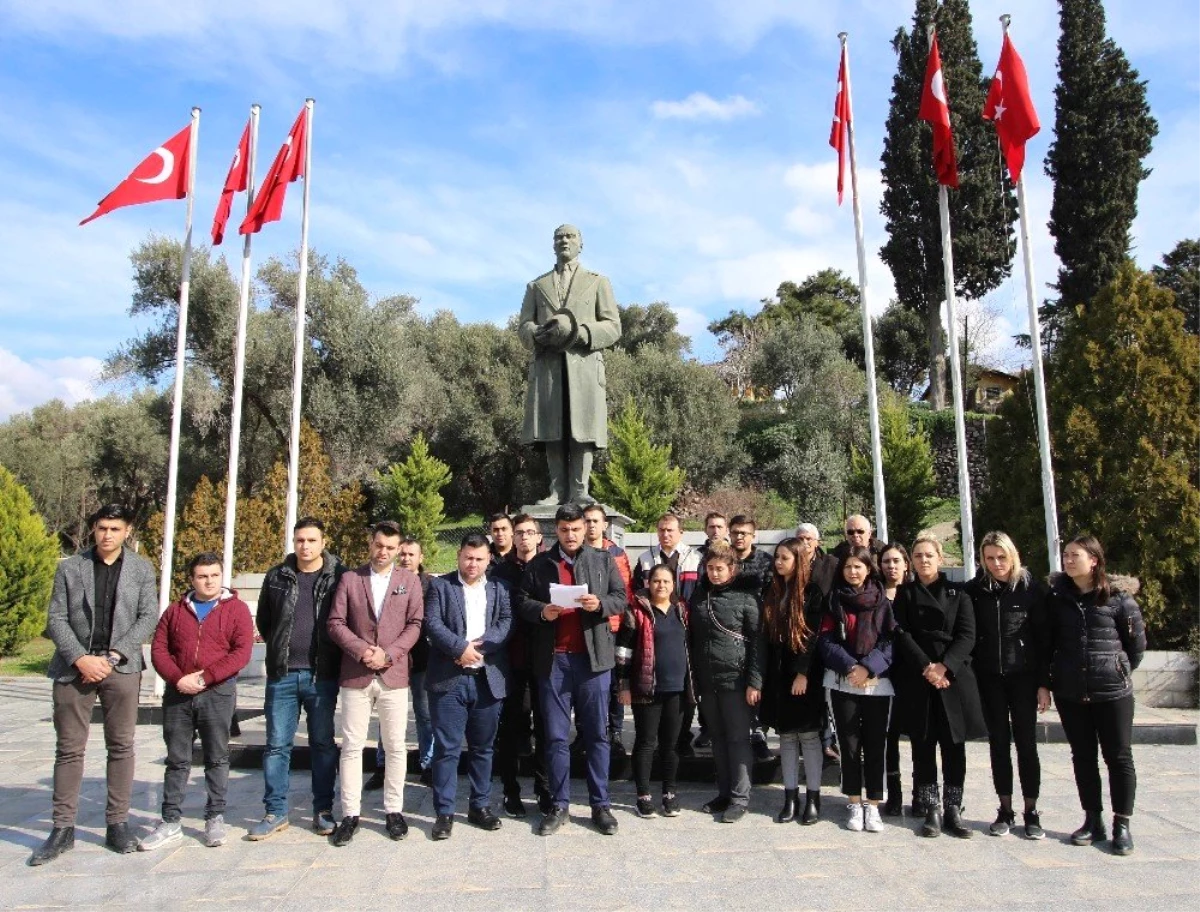 CHP Bayraklı Gençlik Kolları\'ndan Başkan Karabağ\'a Destek Açıklaması