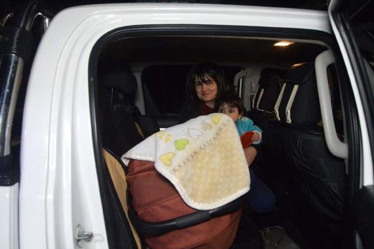 Çığ Düşmesi Sonucu Mahsur Kalan Anne ve Bebeğini Jandarma Kurtardı