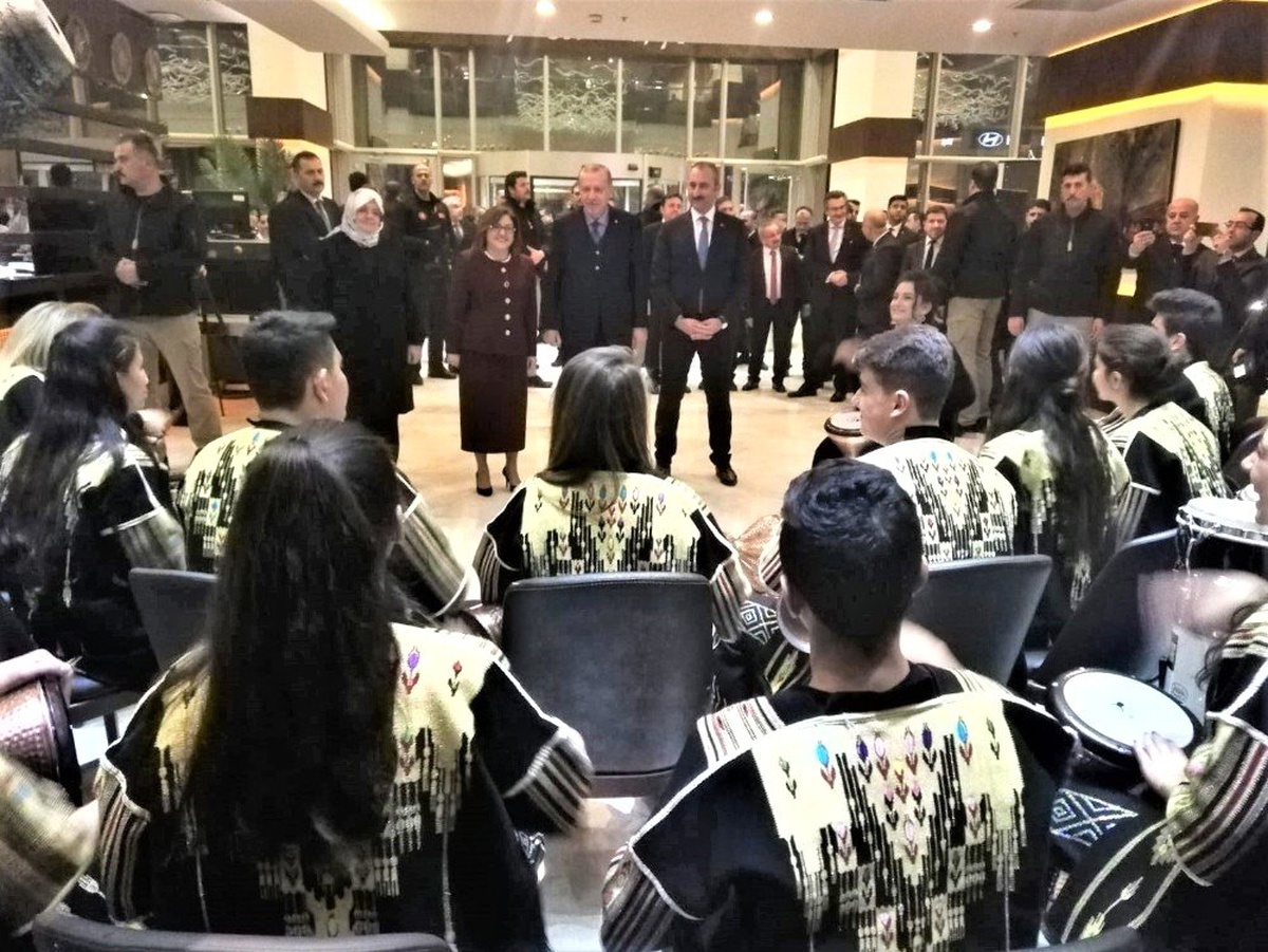 Cumhurbaşkanı, Çocuk ve Gençlik Ritim Grubu\'na Hayran Kaldı