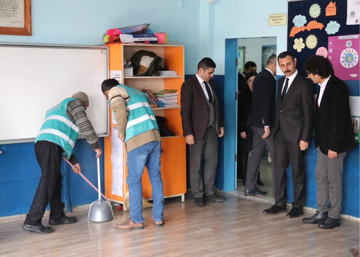 Denetimli Serbestlik Yükümlüleri Okulların Bakımını Yapıyor
