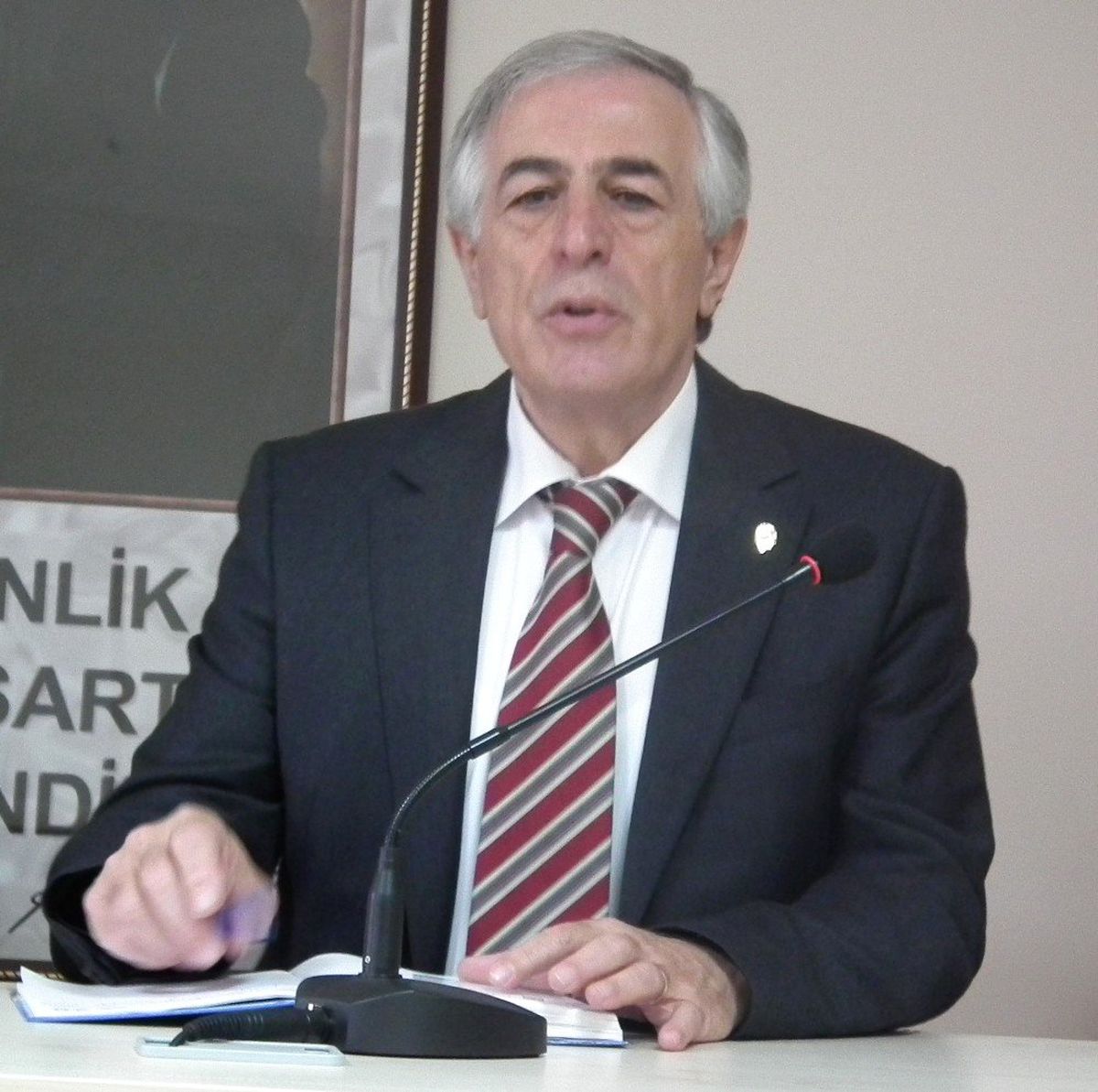 Didim\'de Engelli Şarj İstasyonunun Camları Kırıldı