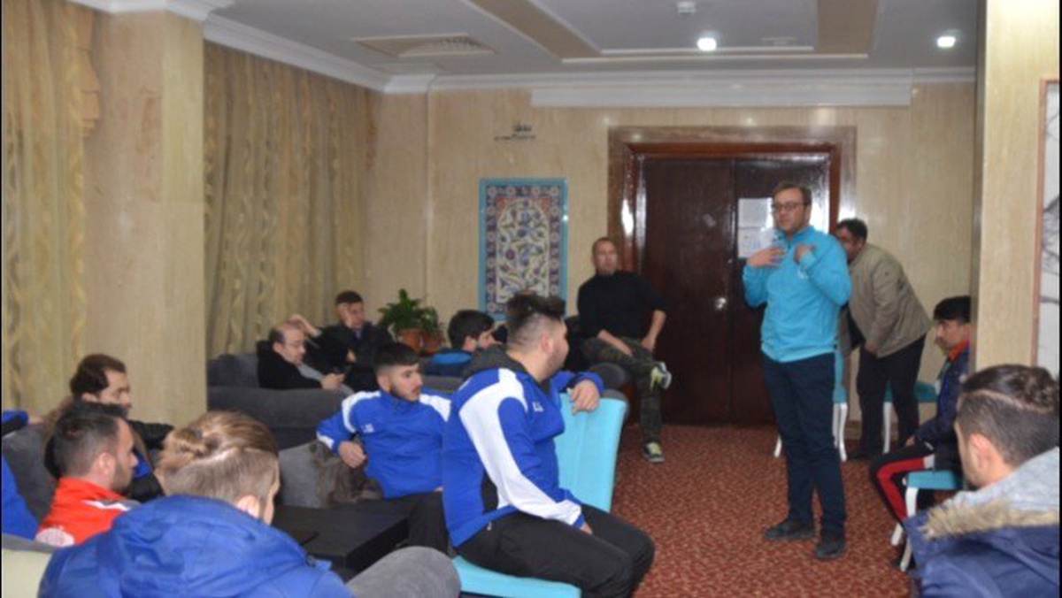 Emet Gençlerbirliği Yönetimi ve Futbolcuları Yemekte Buluştu