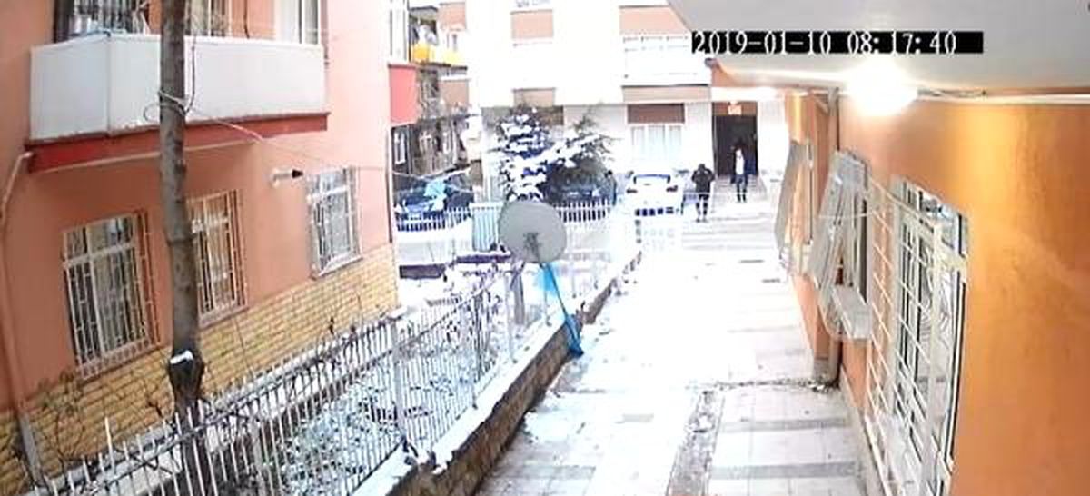 Emlakçıya Gasp; Mobeseden Kaçtılar, Güvenlik Kamerasına Yakalandılar