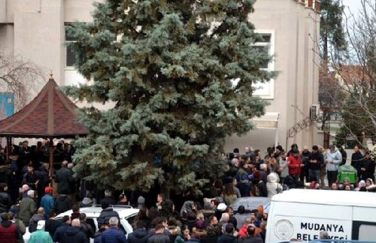 Eşiyle Taksi Beklerken Otomobil Çarpan Zeynep Tuğçe, Toprağa Verildi