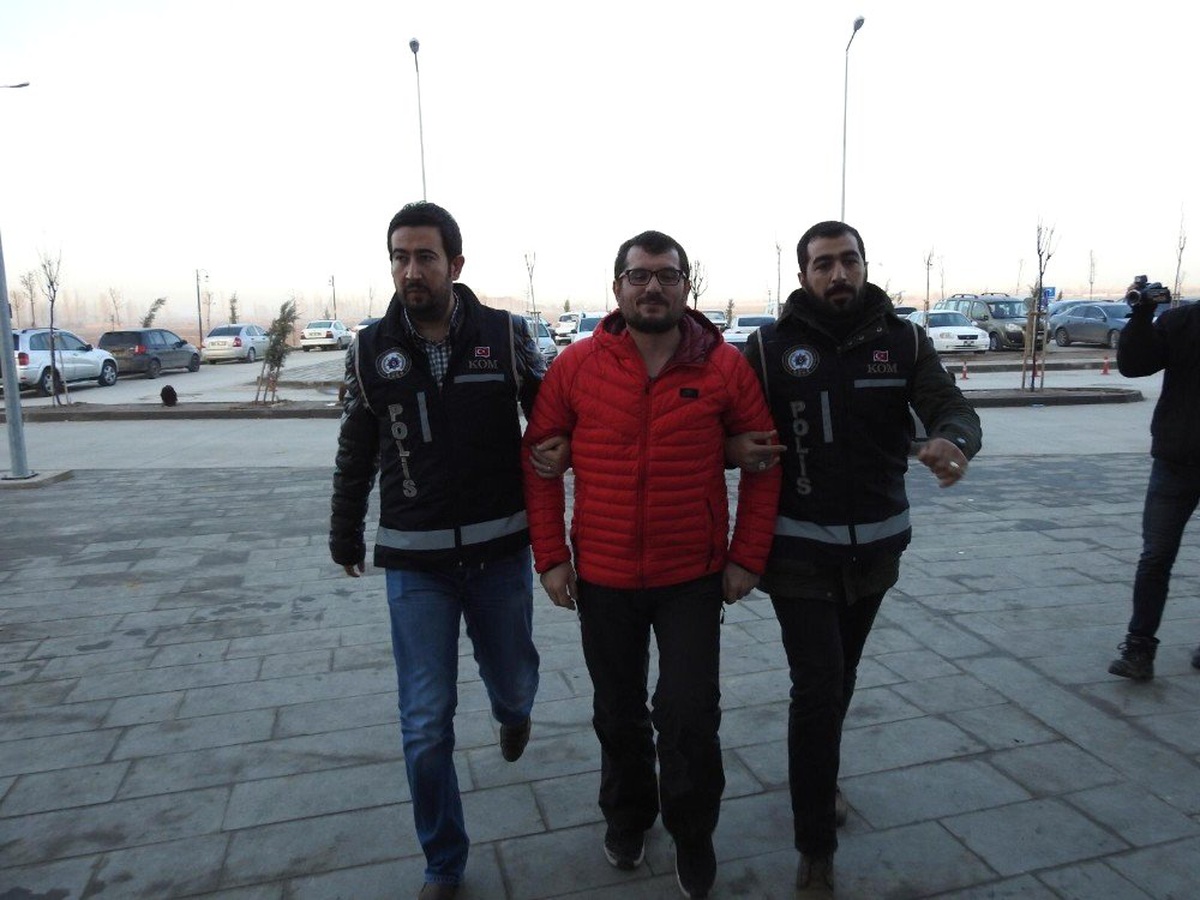 Fetö/pdy Yöneticisi ve Üyesi 3 Şahsa Gözaltı