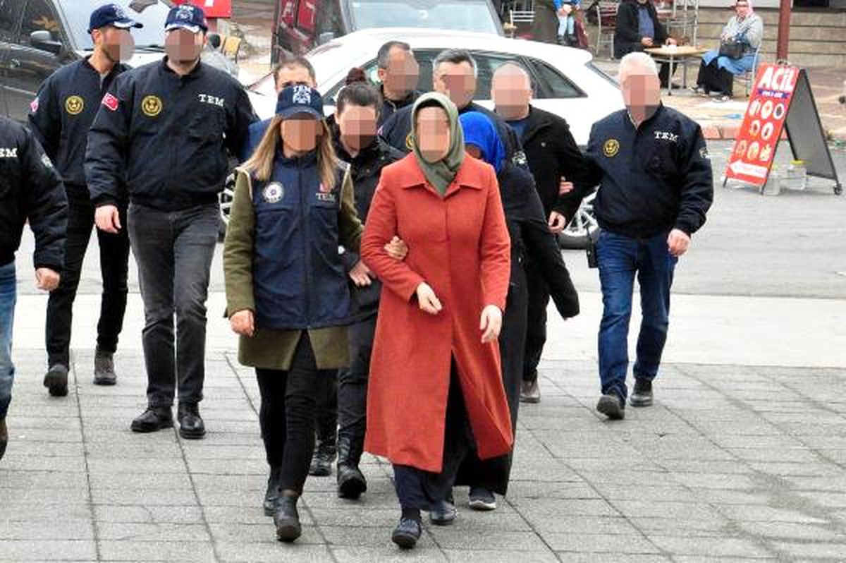 Fetö Tutuklusunun Eşini Takibe Alan Polis, Gaybubet Evlerini Ortaya Çıkardı- Yeniden