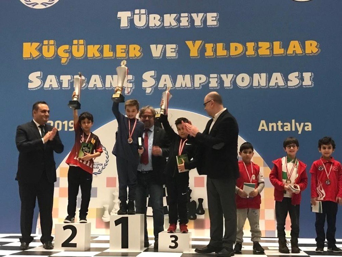 Gkv\'li Sporcular Satranç Milli Takımında
