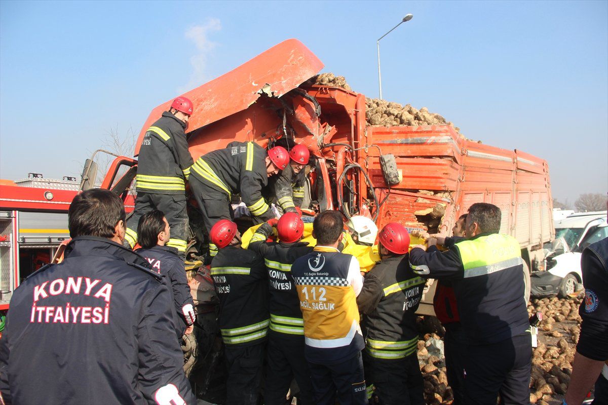Güncelleme 2 - Konya\'da Zincirleme Trafik Kazaları: 1 Ölü, 7 Yaralı
