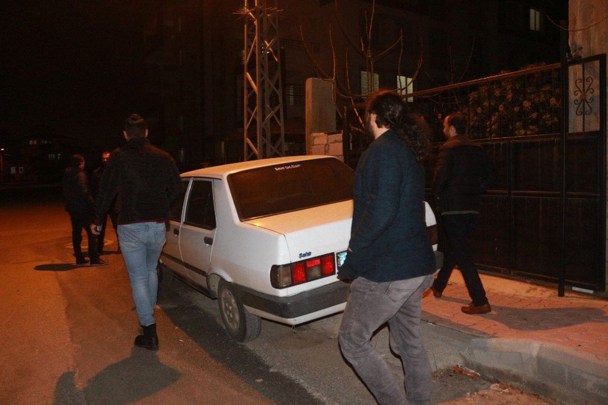 Hamile Kadının Ellerini Bağlayıp Gasp Ettiler
