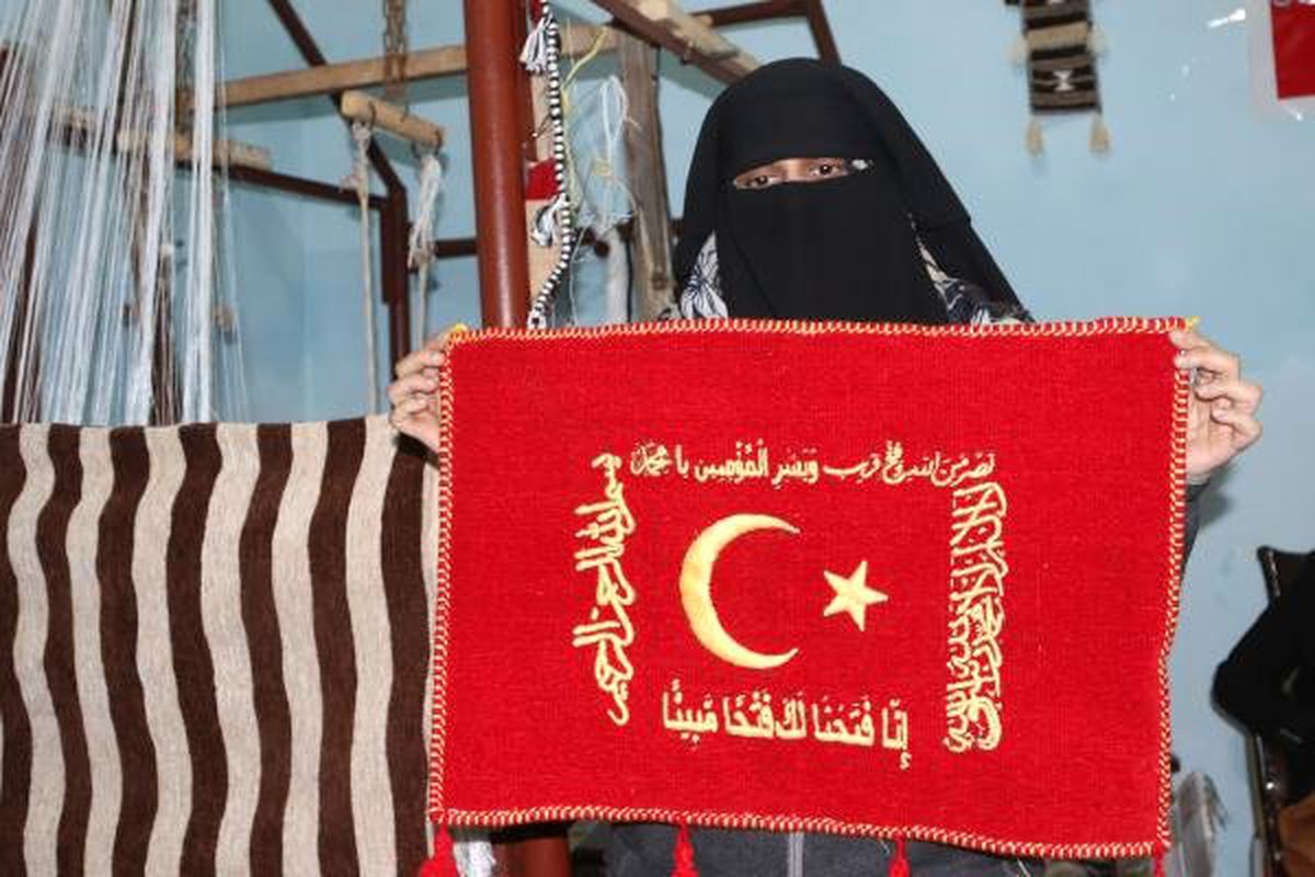 İdlib\'deki Dokuma Atölyesi Suriyeli Kadınların Umudu