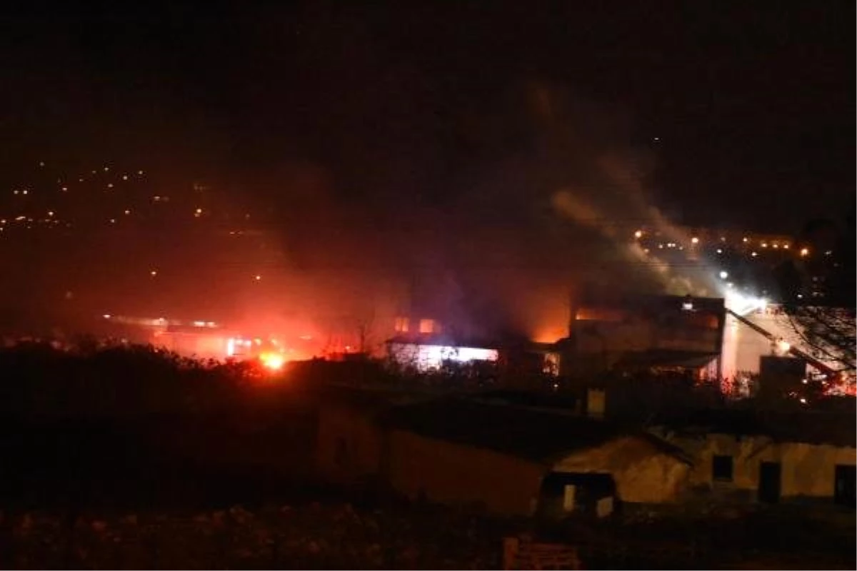 İzmir\'de Korkutan Yangın