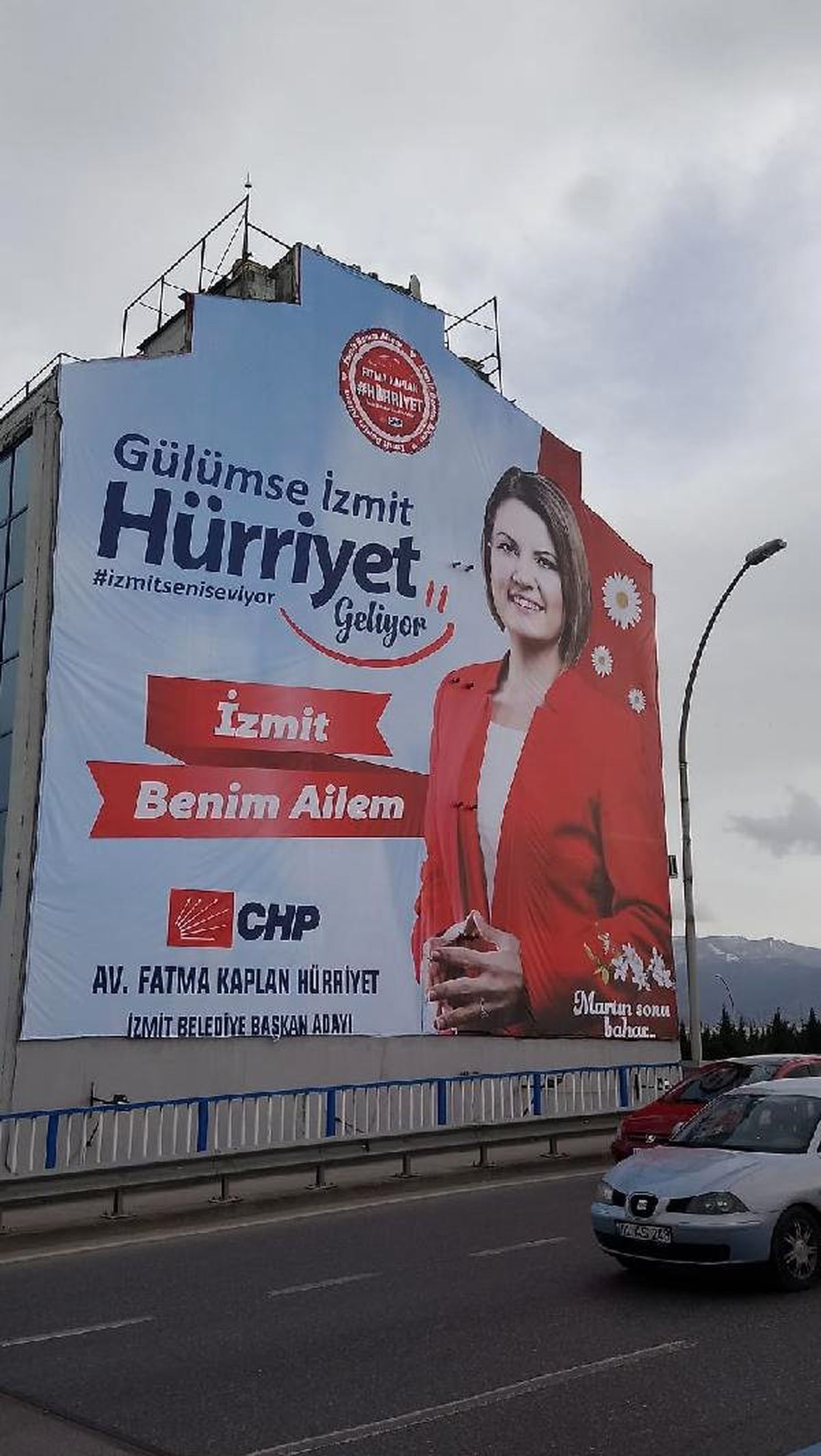 İzmit\'te Afiş Tartışması