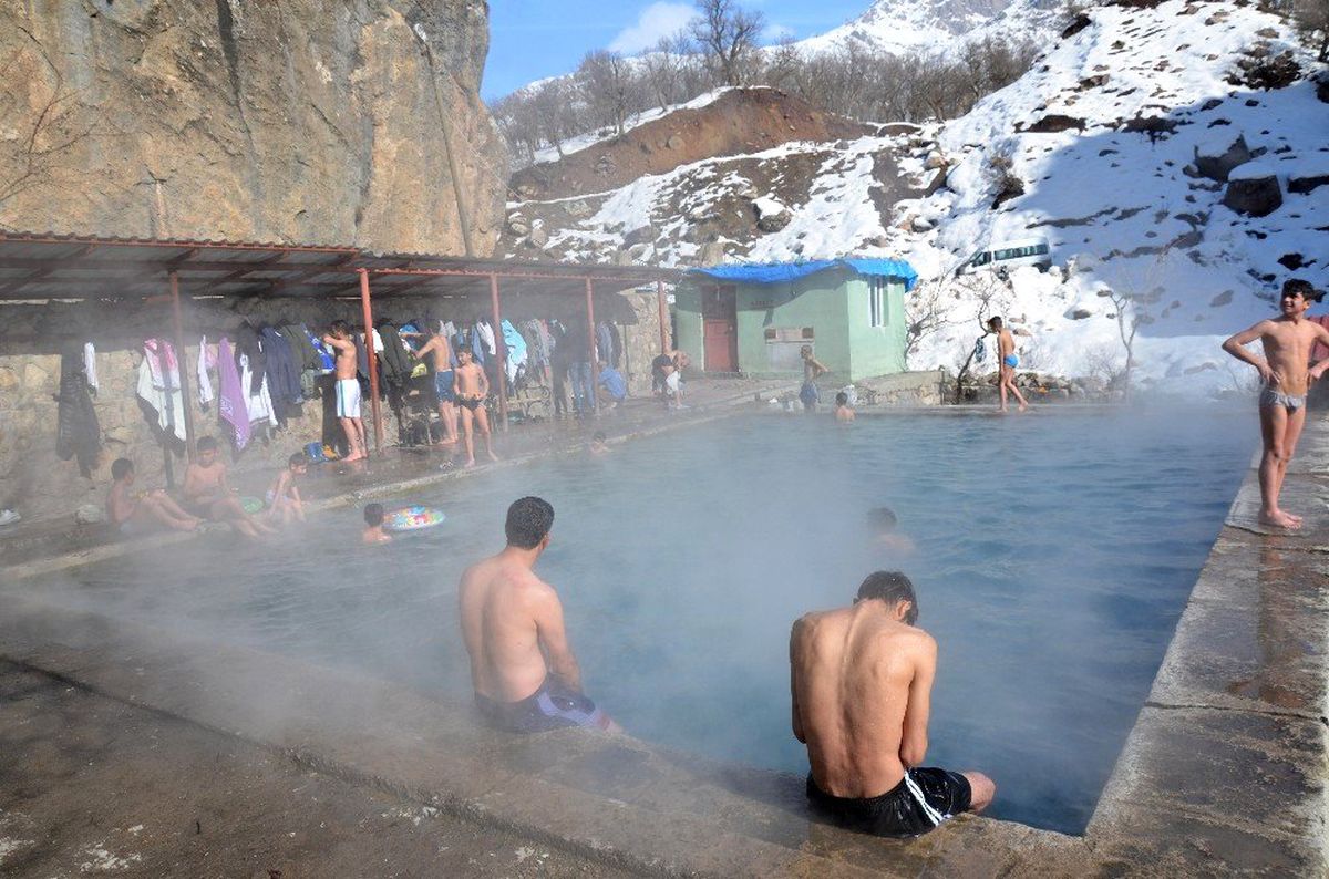 Kar ve Eksi 20 Derece Soğukta Kaplıca Keyfi