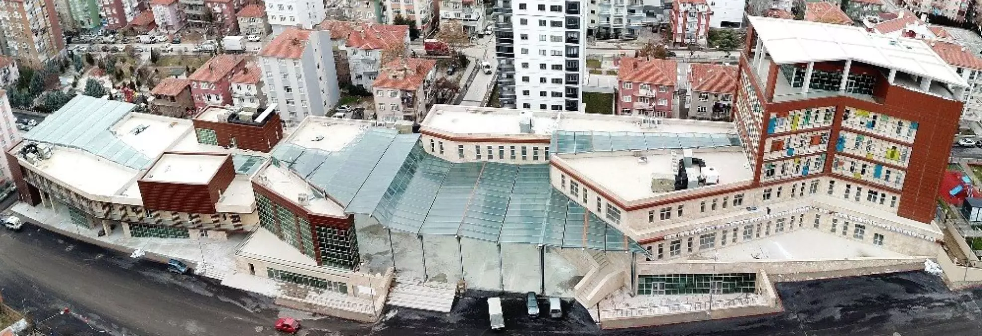 Karşıyaka\'nın Kapalı Pazar Yeri Açılışa Gün Sayıyor