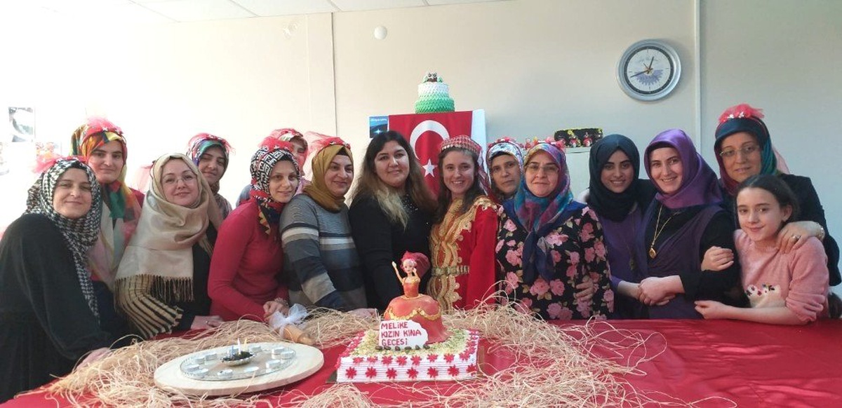Ko-Mek Kursiyerine Kına Geceli Veda