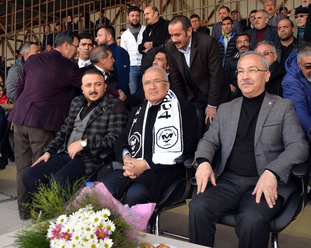 Kocamaz, Mut İdmanyurdu\'na Otobüs Hediye Etti