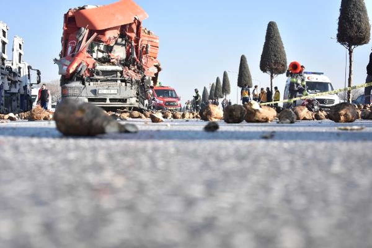 Konya\'da, Sisli Yolda Zincirleme Kaza: 1 Ölü, 5 Yaralı (2) - Yeniden