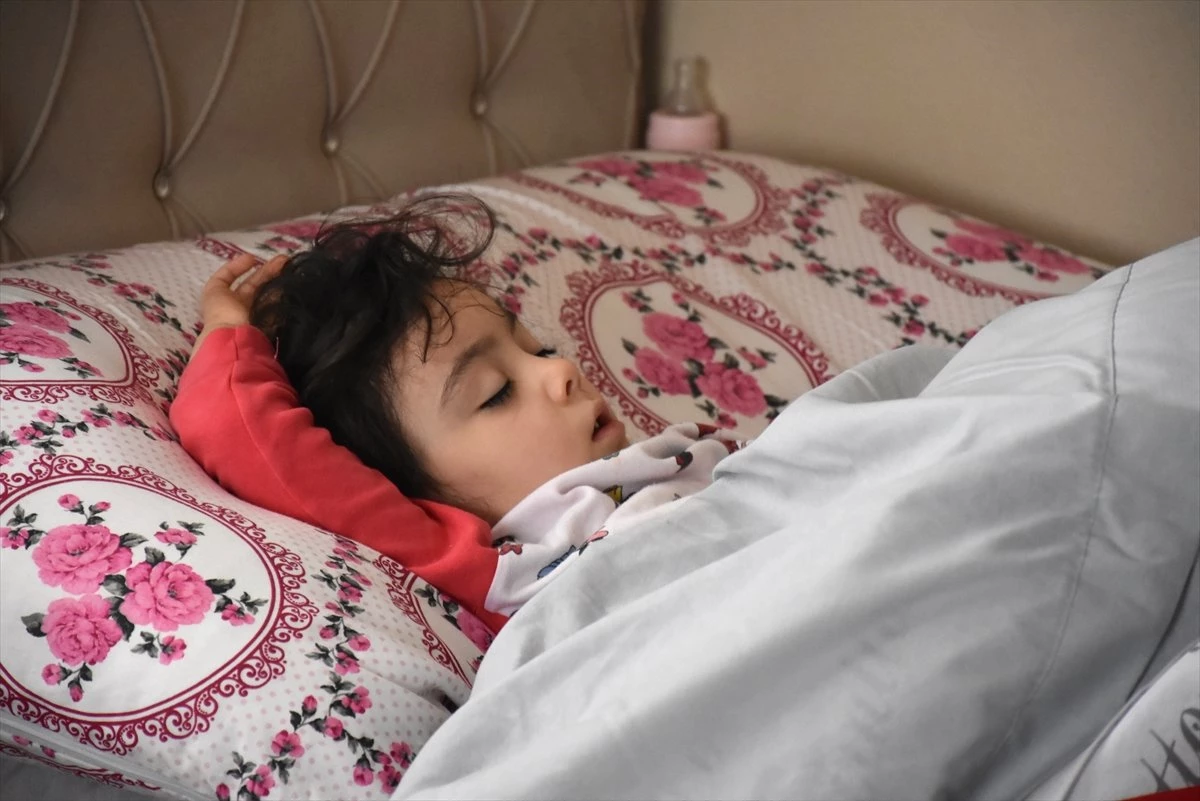 Küçük Zeynep Yarıyıl Tatilinde "Mışıl Mışıl Uyuyor"