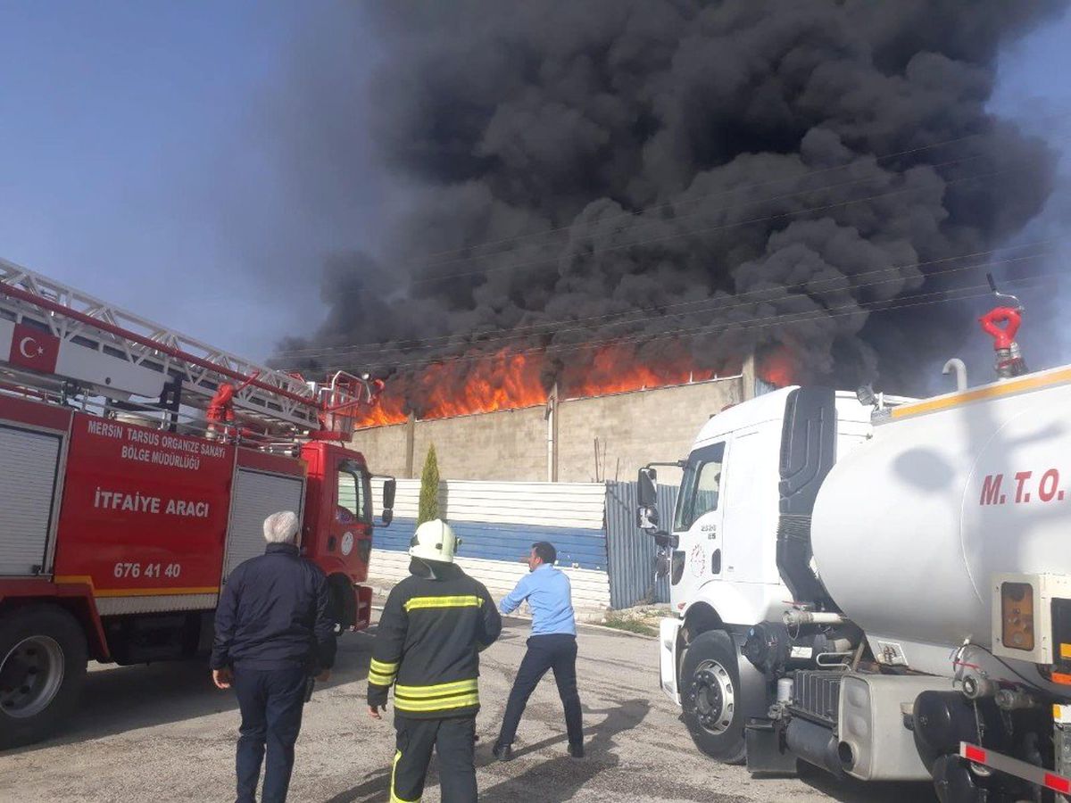 Mersin\'de Çakmak Fabrikasında Yangın