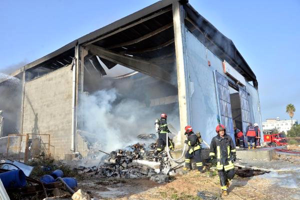 Mersin\'de, Çakmak Fabrikasında Yangın (2)