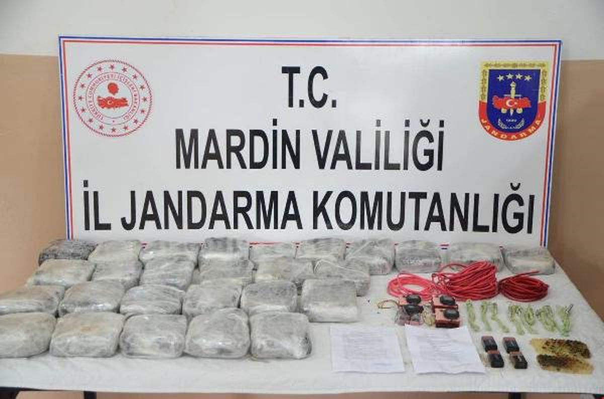 Mısır Tarlasında PKK\'nın 21 Kilo Plastik Patlayıcısı Bulundu