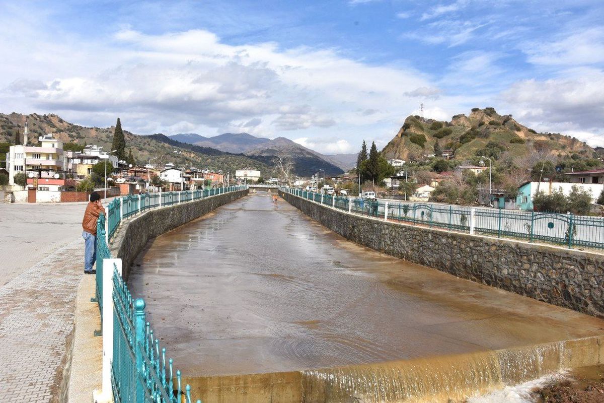 Nazilli\'de Dereköy Çayı Temizlendi