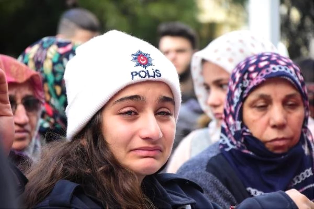 Polis Memurunun Cenazesinde Kızı Zehra\'nın Sözleri Yürekleri Burktu