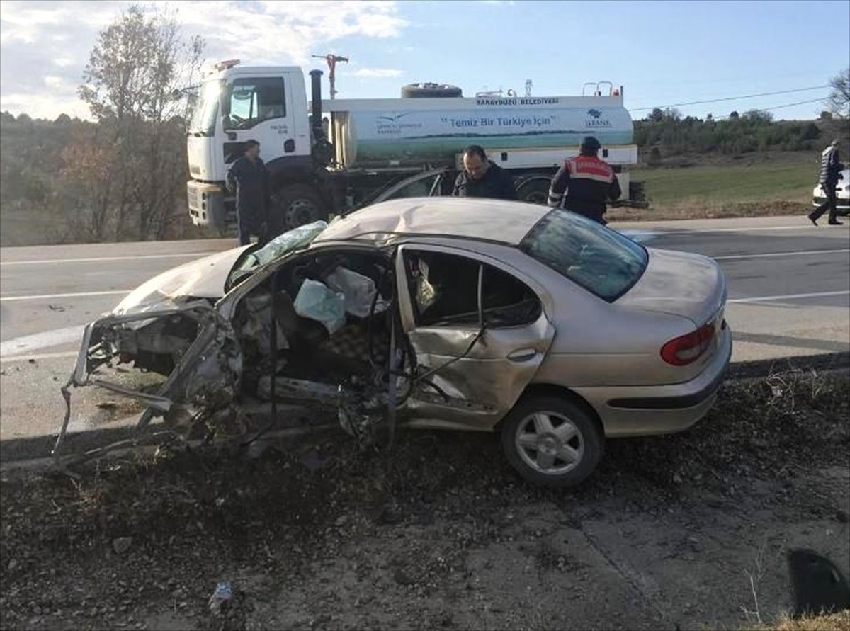 Sinop\'ta İki Otomobil Çarpıştı: 1 Ölü, 4 Yaralı