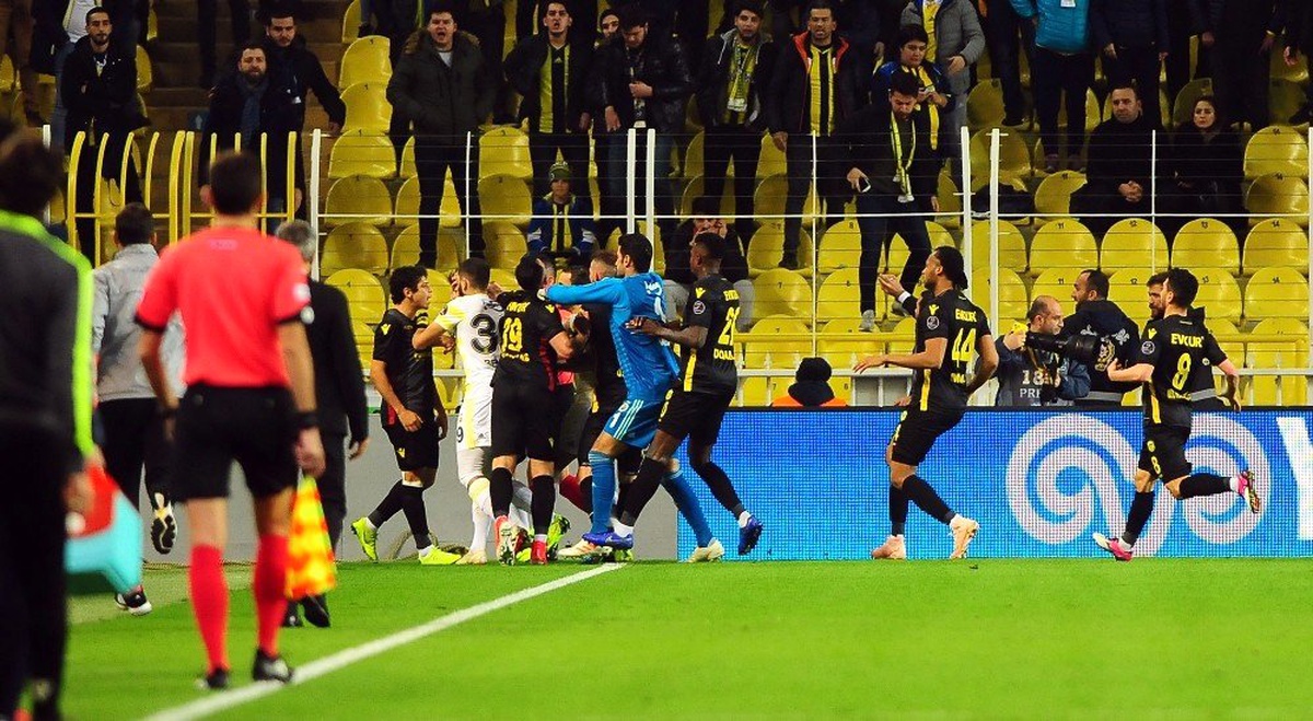 Spor Toto Süper Lig : Fenerbahçe: 2 - E.y.malatyaspor: 2 (İlk Yarı)