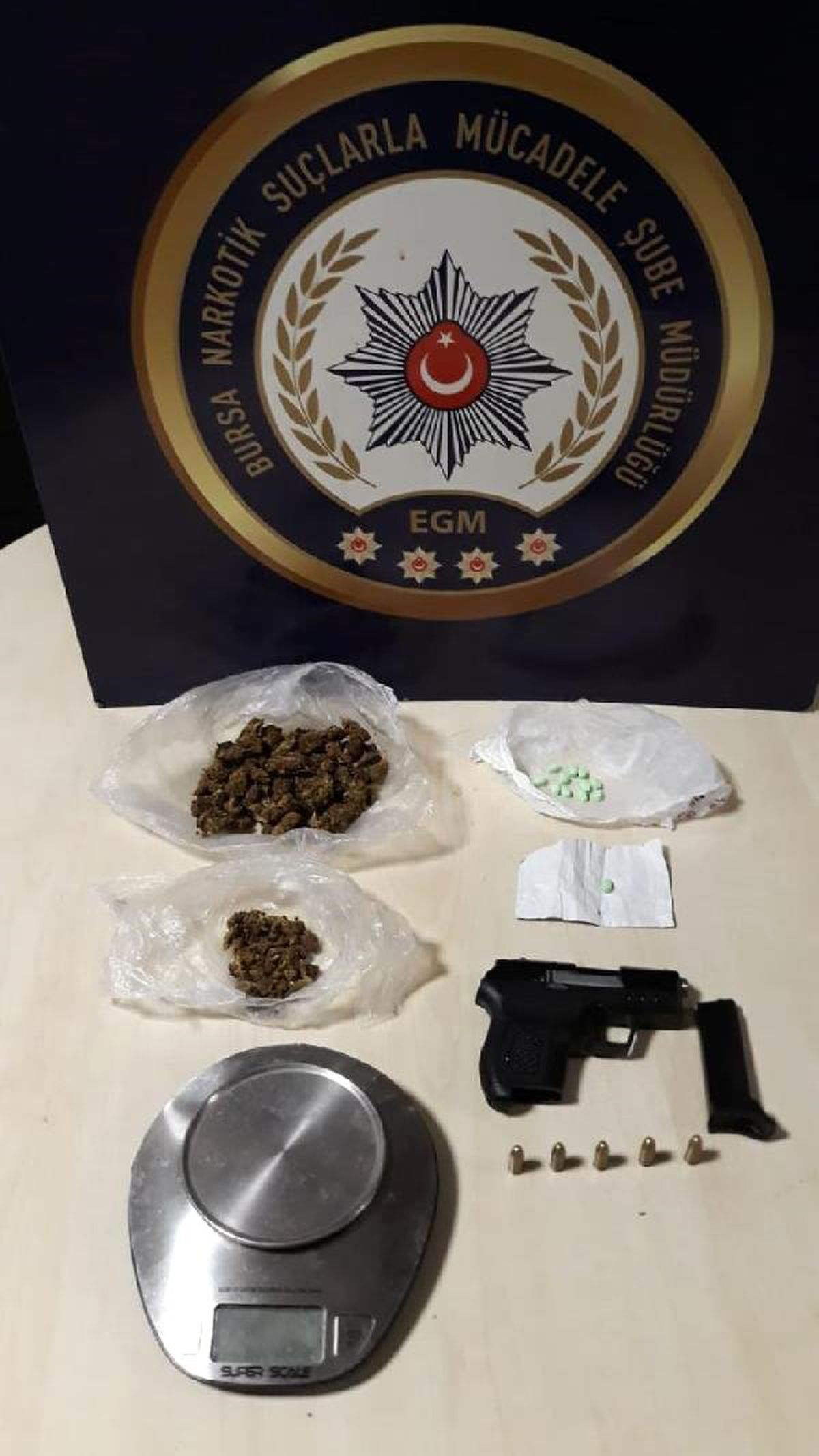 Uyuşturucu Ticareti Şüphelisi Kadınlar Adliyeye Gülerek Geldi