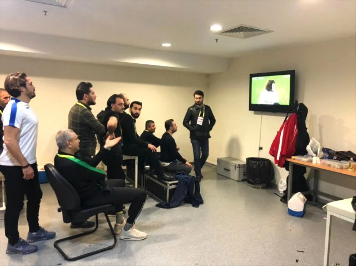 Yeni Malatyasporlu Bazı Yöneticiler, Fenerbahçe Maçını Soyunma Odasında İzledi!