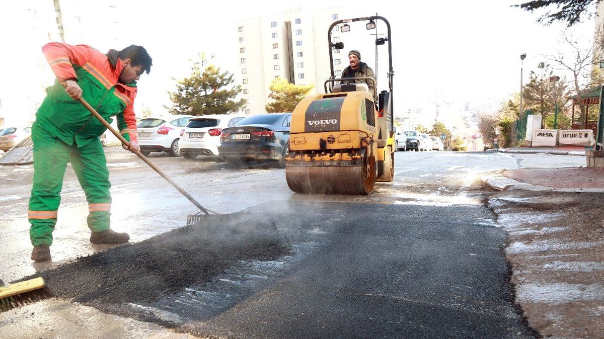 Acil Asfalt Ekibi İş Başında
