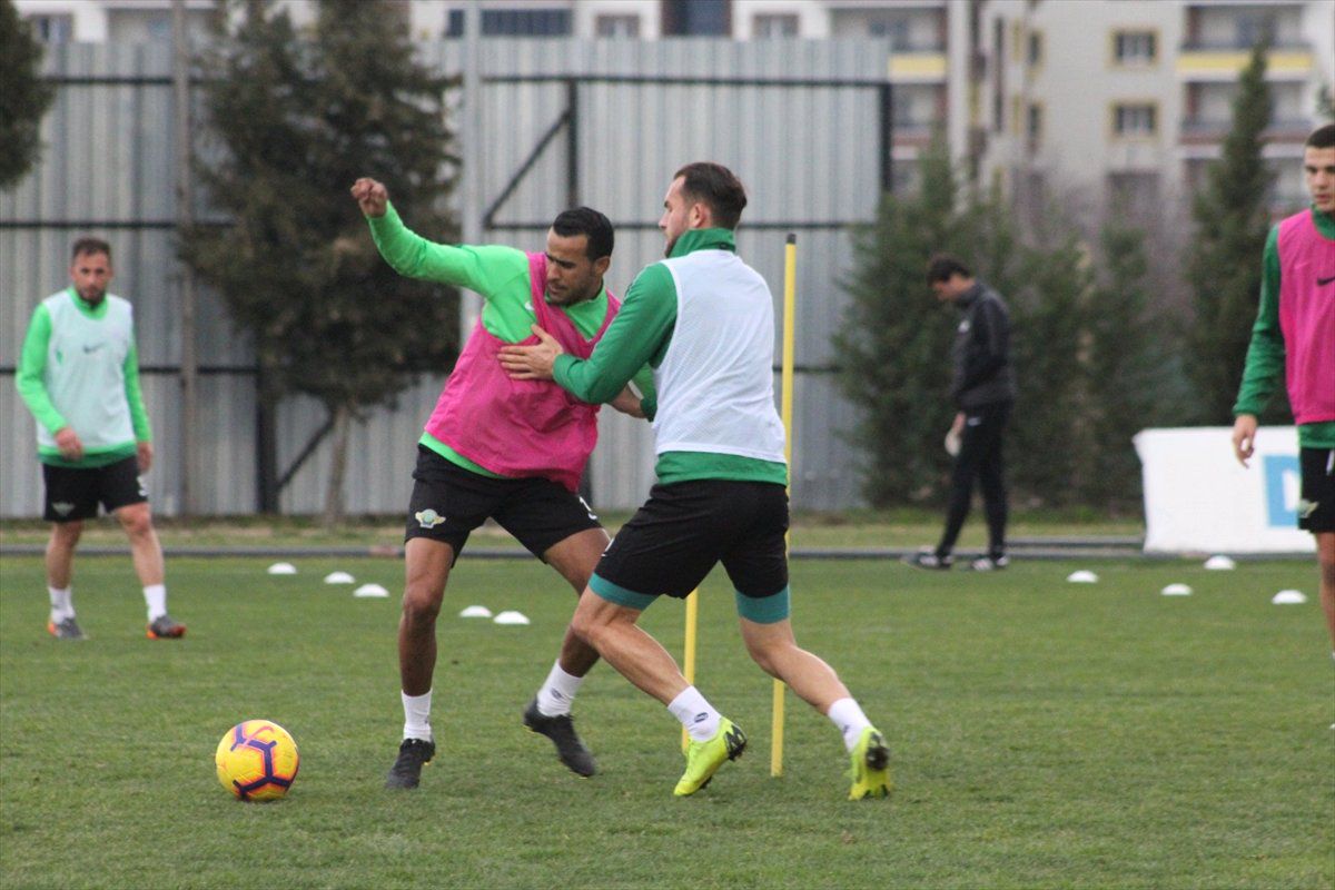 Akhisarspor\'da Medipol Başakşehir Maçı Hazırlıkları