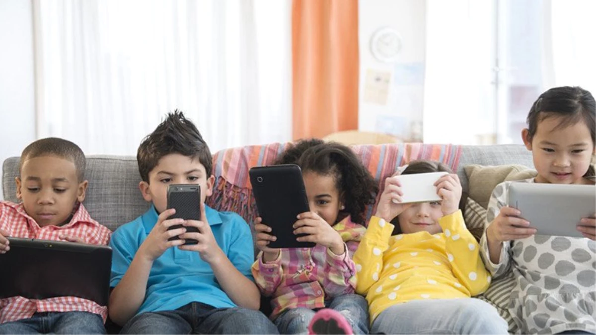 Akıllı Telefonlarla Çok Vakit Geçiren Küçük Çocukların Gelişimlerinin Olumsuz Etkilendiği Ortaya...