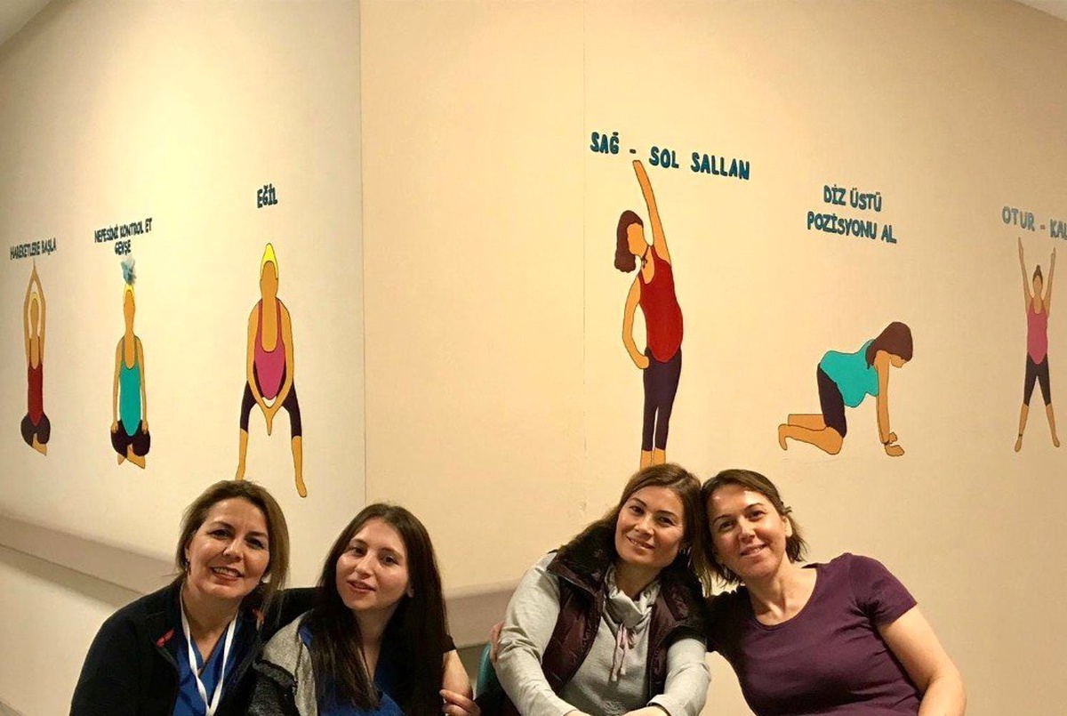 Anne Adayları İçin Duvarları Boyadılar