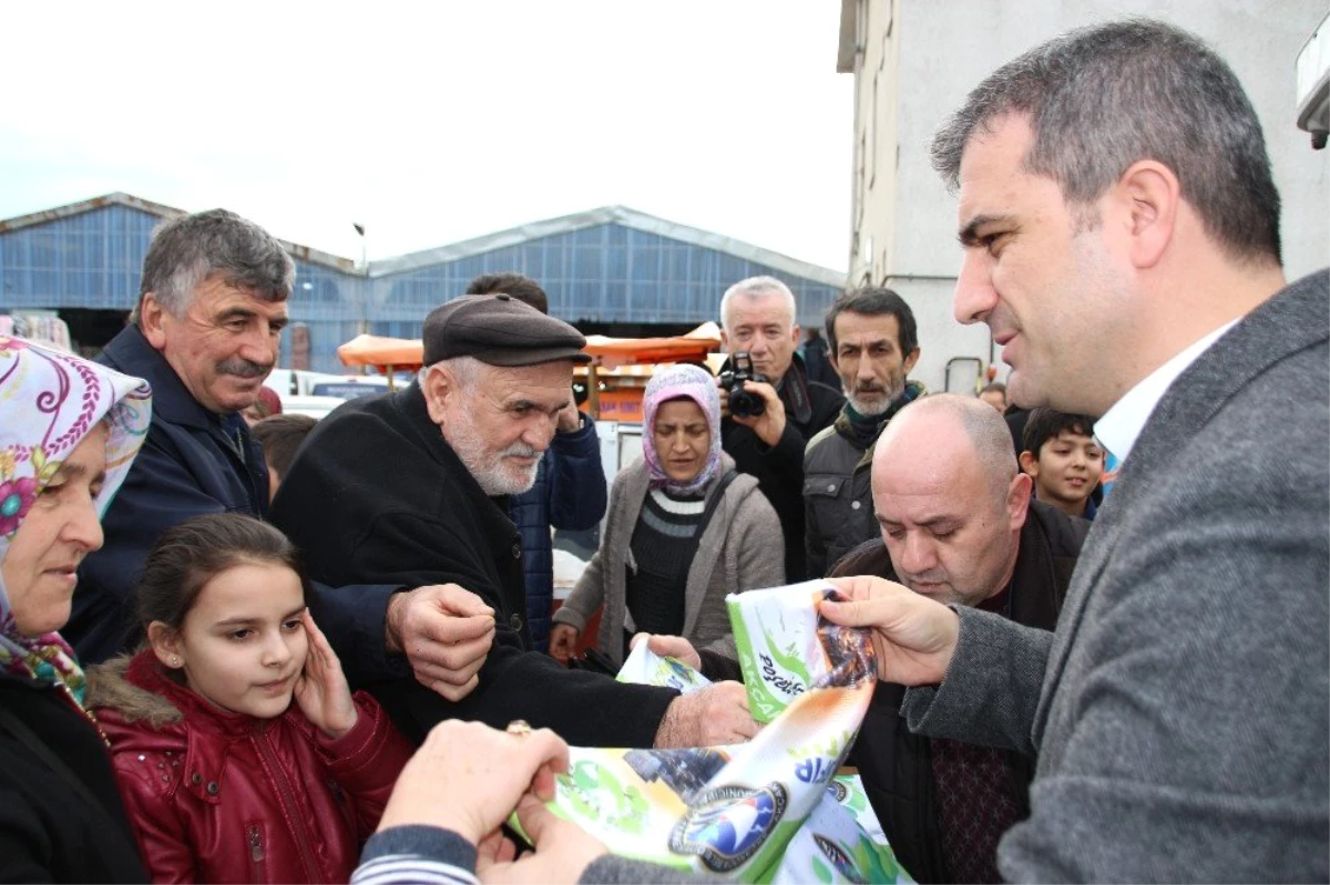 Başkan Yemenici Bez Torba Dağıttı