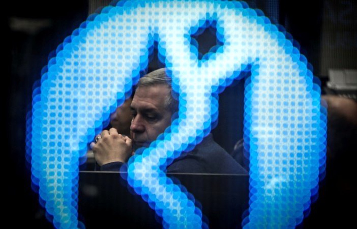 Borsa yatay açıldı, piyasalarda gündem yoğun