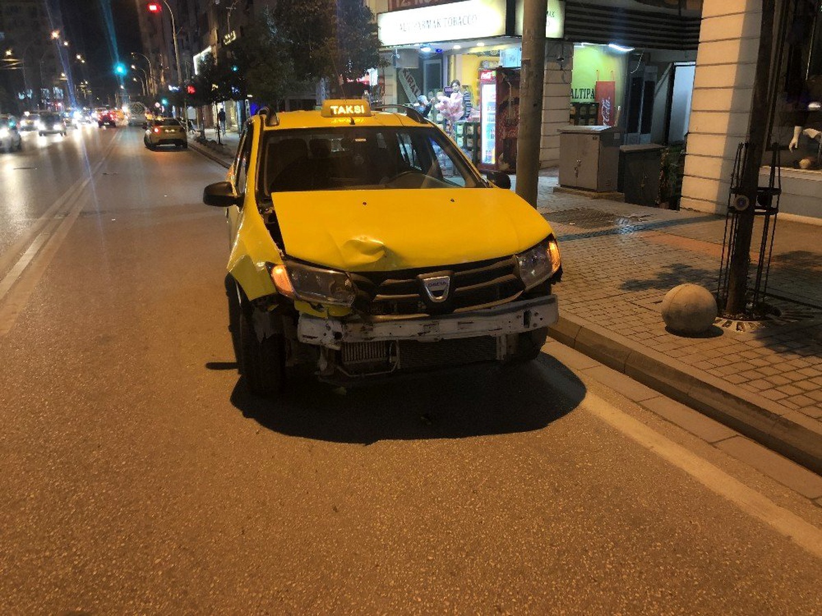 Bursa\'daki Feci Kaza Güvenlik Kamerasına Yansıdı