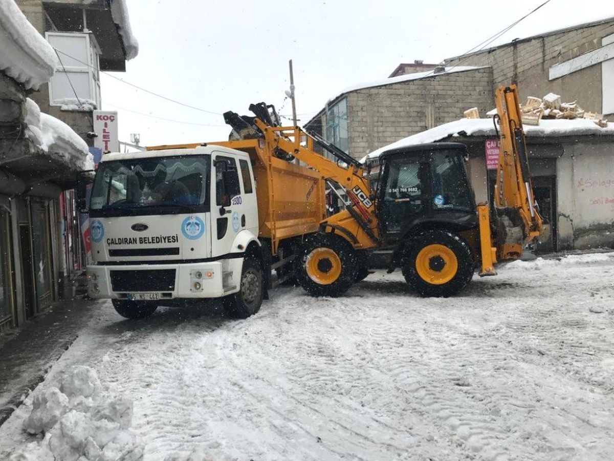 Çaldıran\'da 103 Yerleşim Yerinin Yolu Kapandı