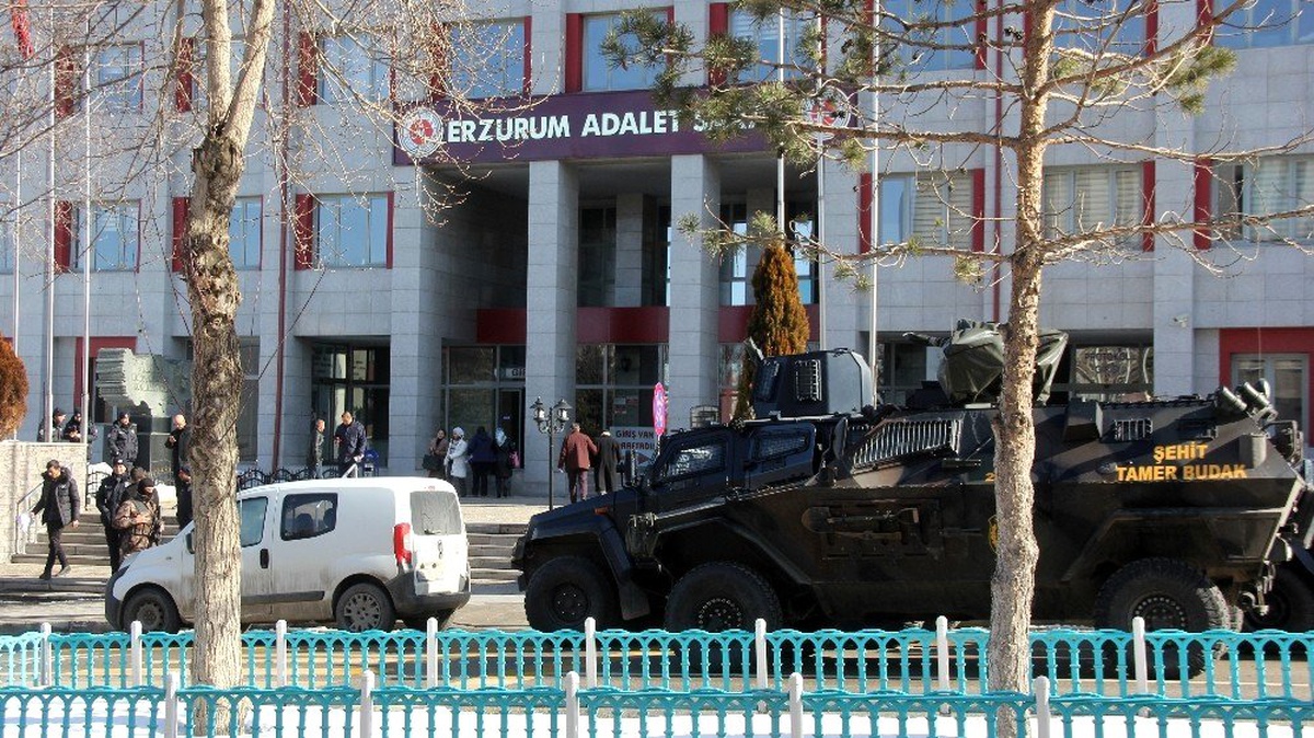 Cumhuriyet Tarihinin En Büyük Eroin Operasyonunda Yakalanan 4 Zanlıdan 2\'si Adliyeye Sevk Edildi