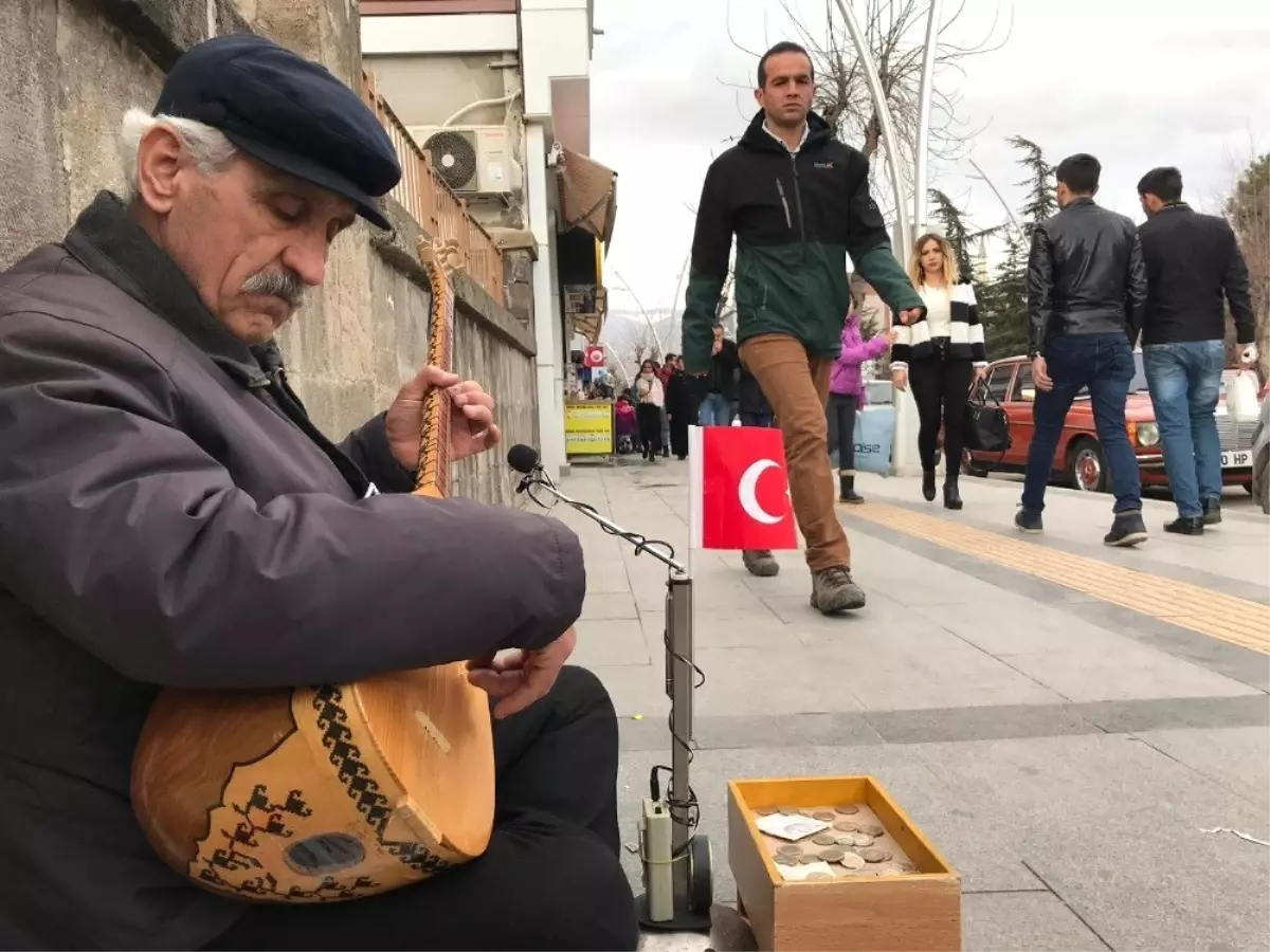 Düğünlerde Ücretsiz Sahne Alıyor