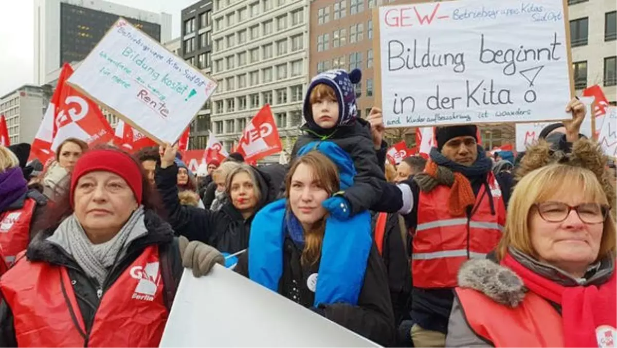 Eğitmenler Uyarı Grevi Yaptı,10 Binlerce Çocuk Yuvasız Kaldı